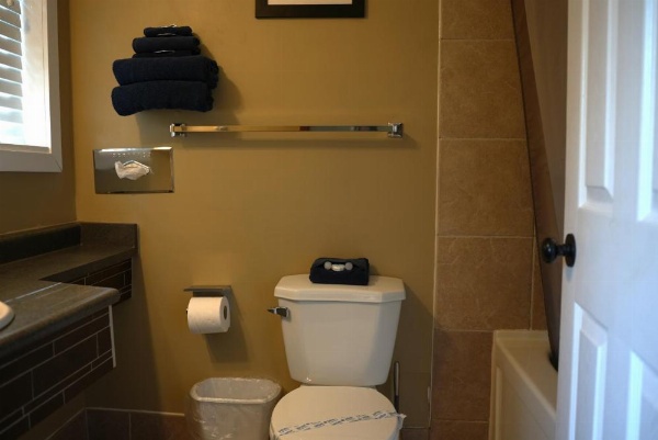 Malahat Bungalows Motel image 10