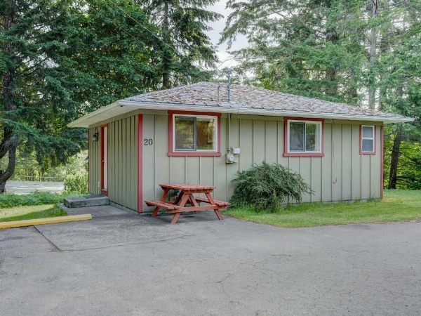Malahat Bungalows Motel image 16