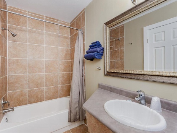 Malahat Bungalows Motel image 24