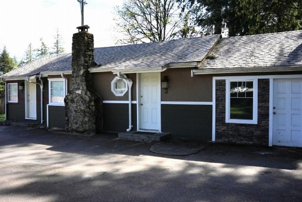 Malahat Bungalows Motel image 6