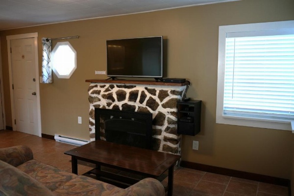 Malahat Bungalows Motel image 9