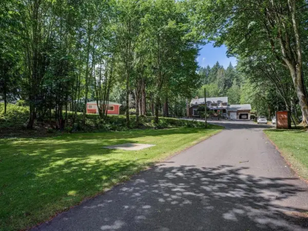 Malahat Bungalows Motel 4